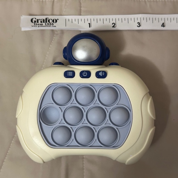 Quick push pop/fidget game. - Picture 11 of 11